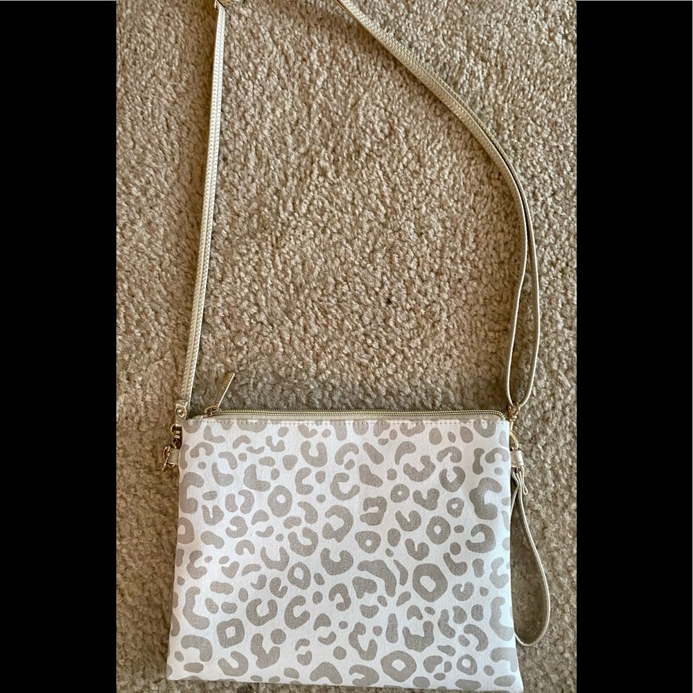 Women's wristlet purse